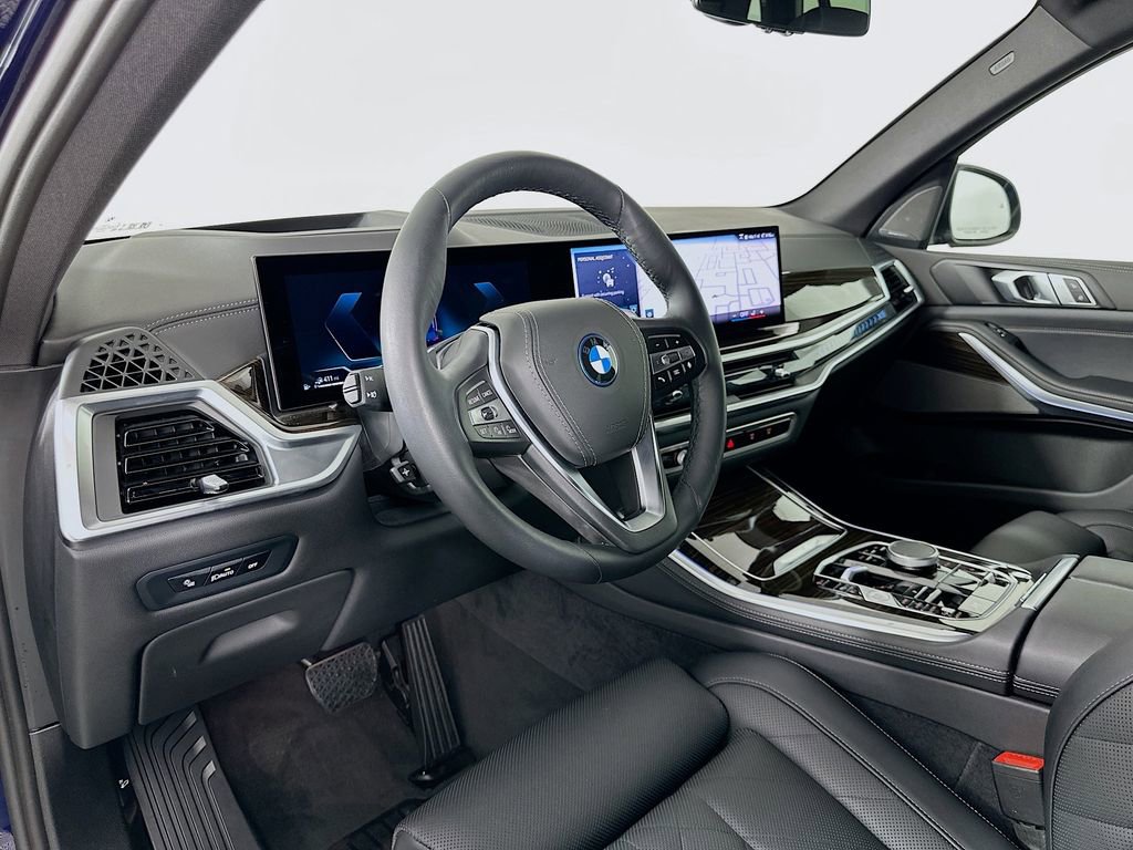 Used 2025 BMW X5 xDrive50e image 9