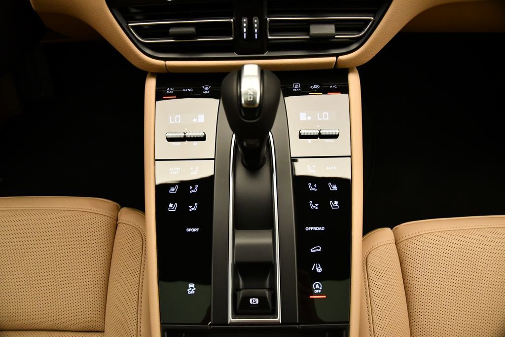 Used 2025 Porsche Macan Turbo image 29