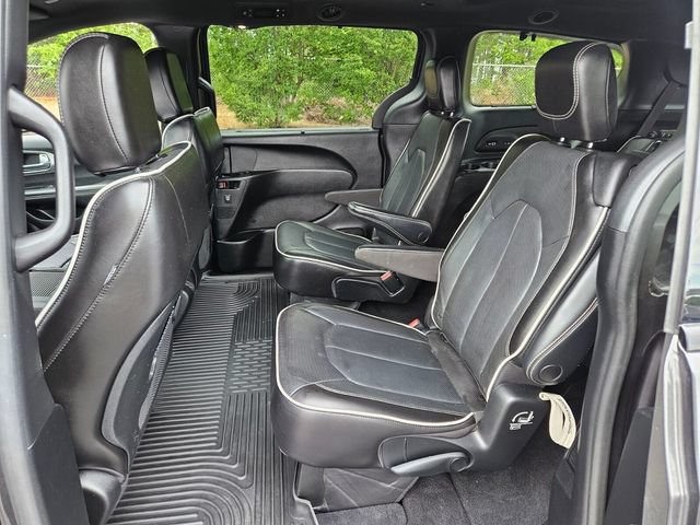 Used 2022 Chrysler Pacifica Limited w/ S Appearance Package FWD image 10