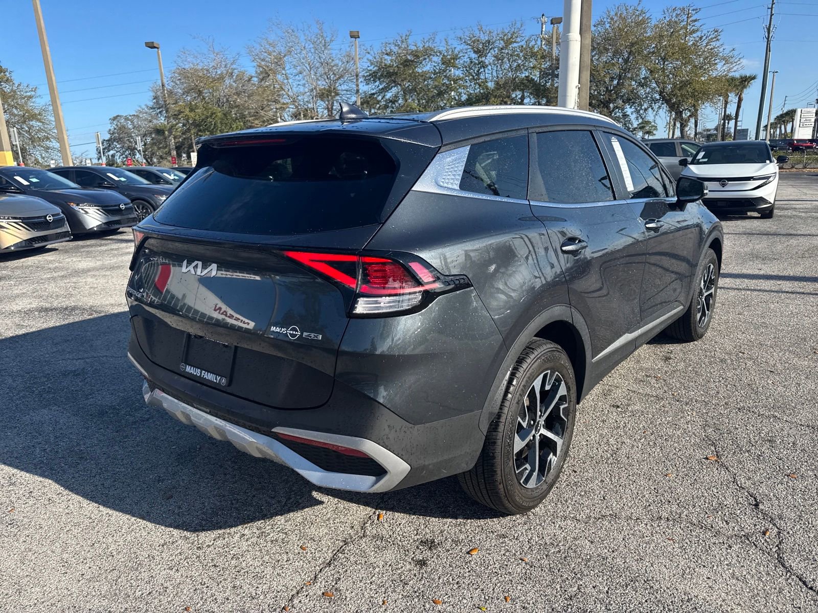 Used 2024 Kia Sportage EX image 6