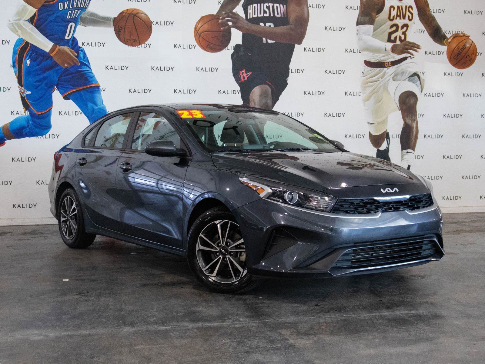 Used 2023 Kia Forte LXS image 2