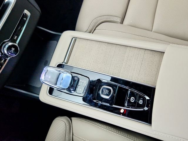 New 2026 Volvo XC90 B6 Ultra w/ Protection Package image 22