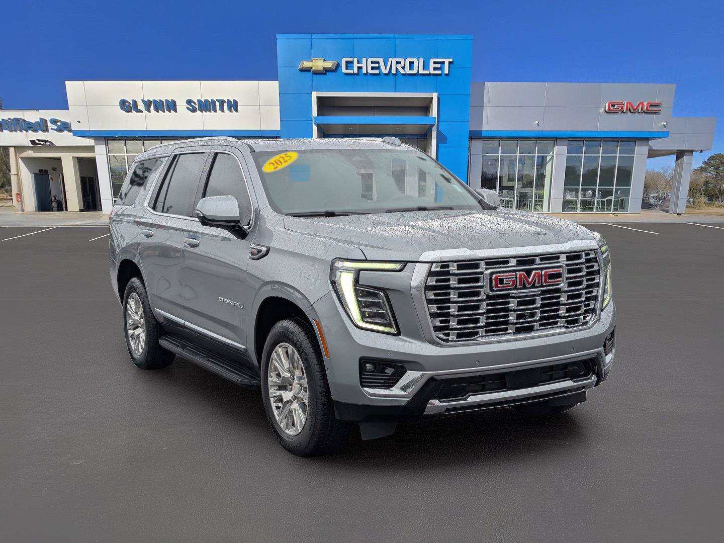 Used 2025 GMC Yukon Denali w/ Advanced Technology Package AWD/4WD image 3