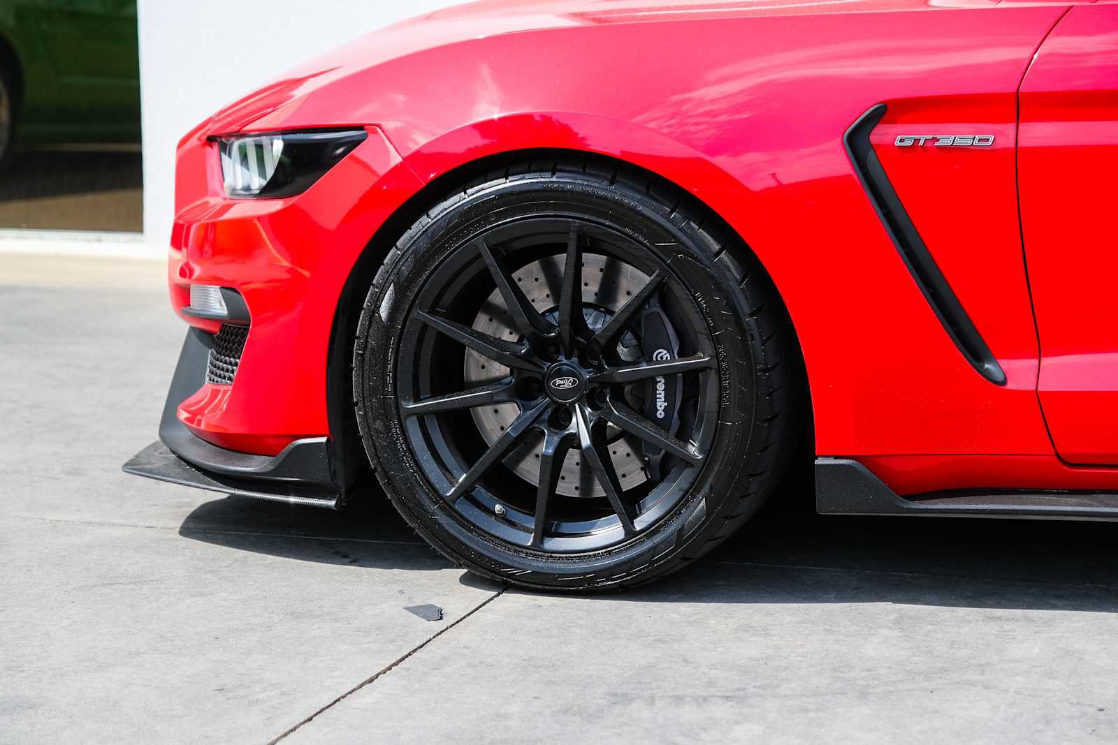 Used 2016 Ford Mustang Shelby GT350 w/ Technology Package RWD image 21