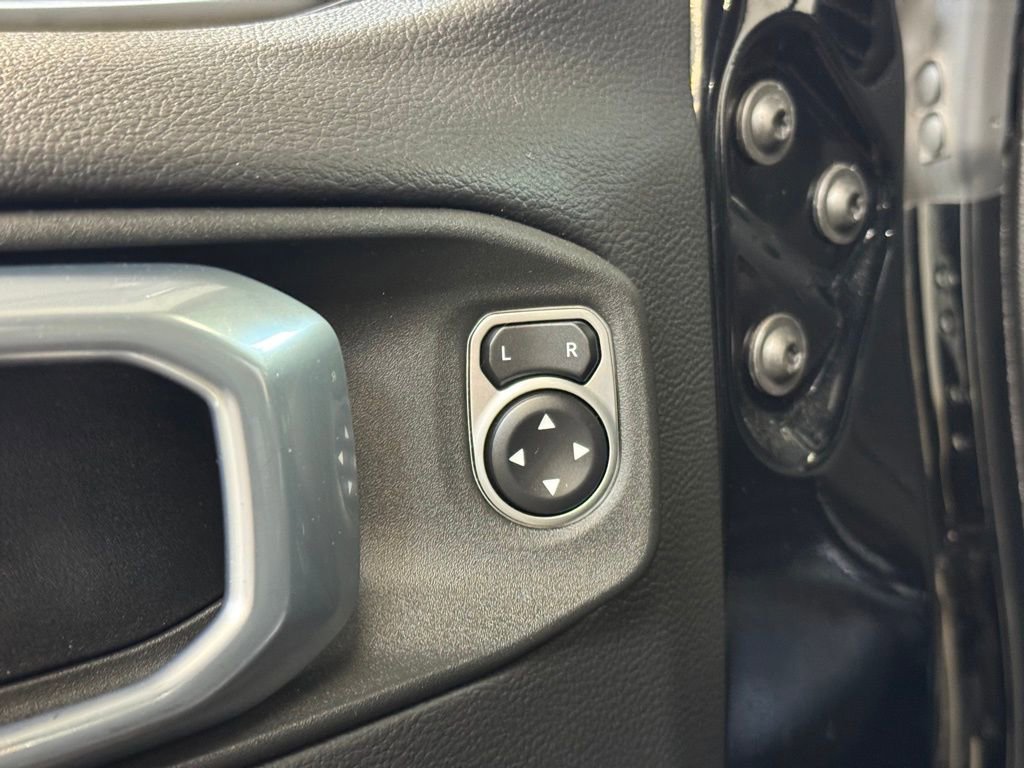 Used 2021 Jeep Wrangler Unlimited Sahara image 9