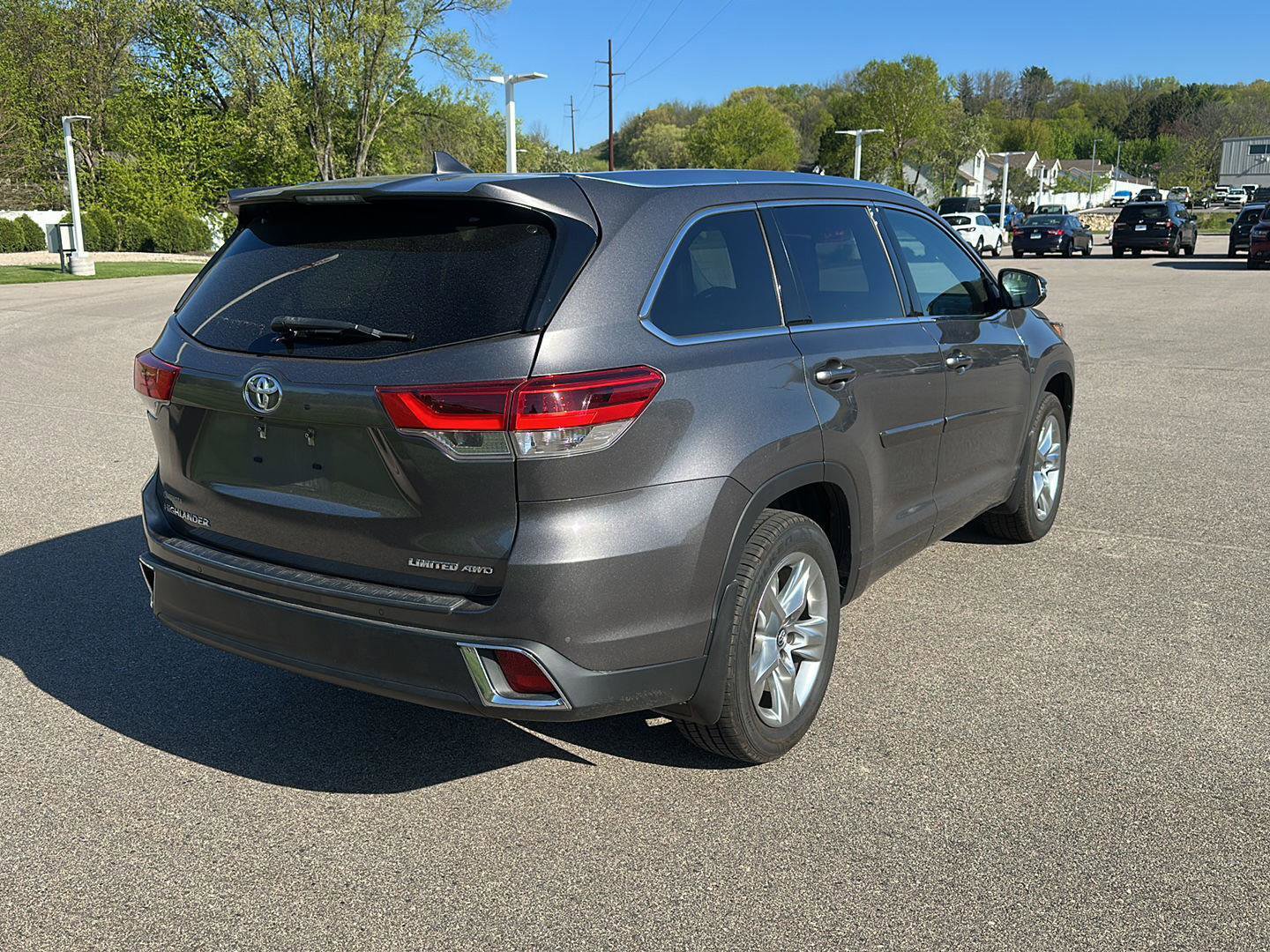 Used 2017 Toyota Highlander Limited AWD/4WD image 3