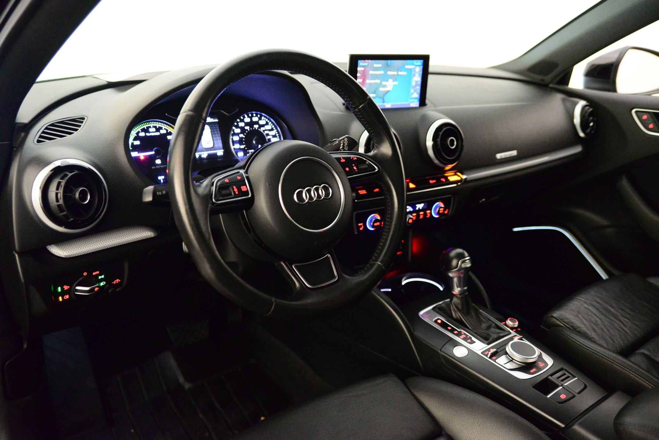 Used 2016 Audi A3 e-tron Premium Plus w/ Premium Plus Package image 3