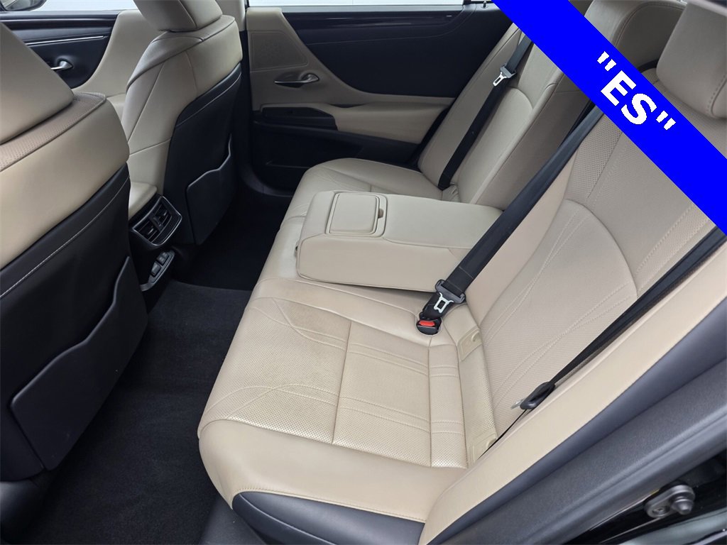 Used 2019 Lexus ES 300h image 14