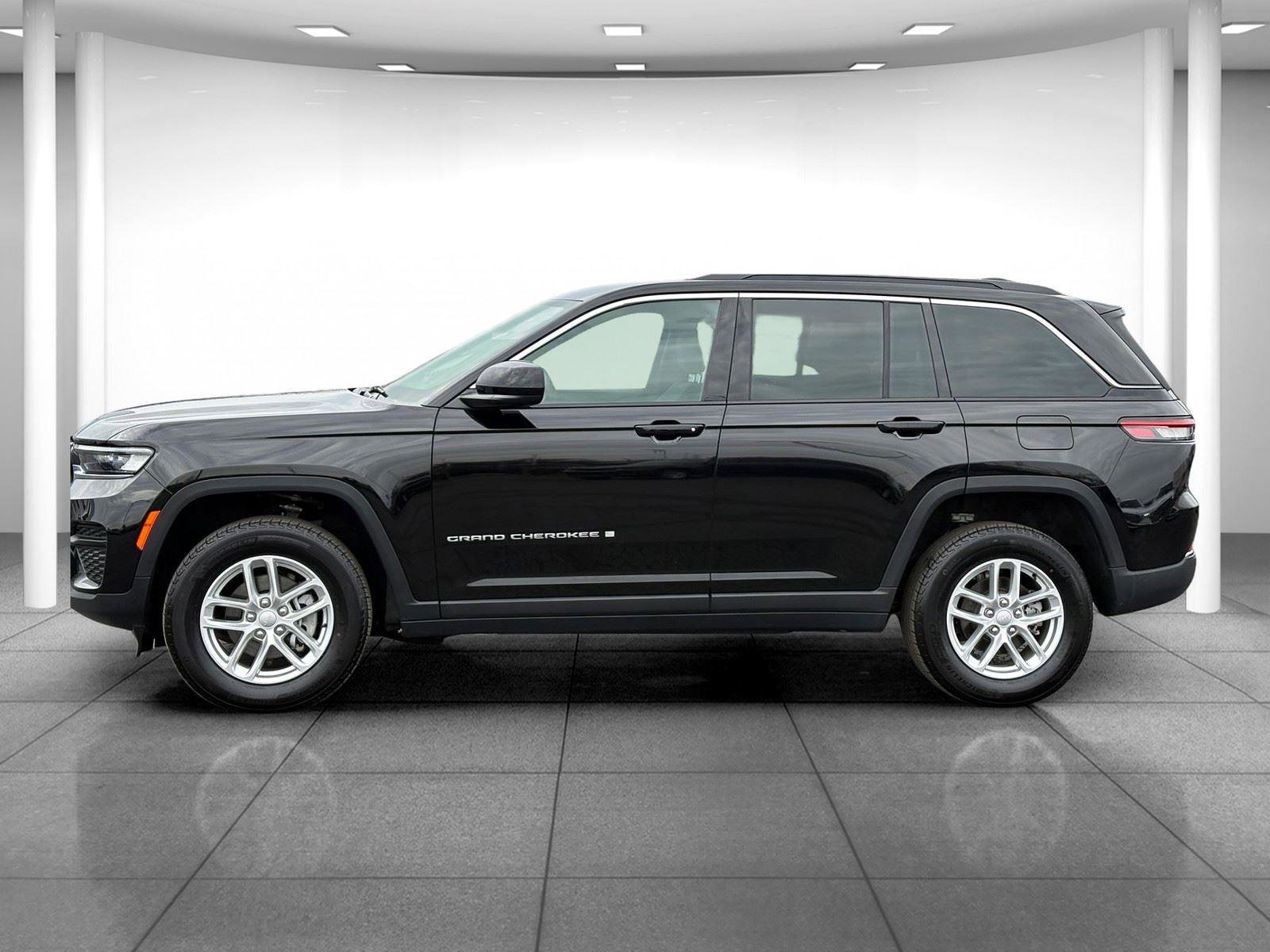 Used 2024 Jeep Grand Cherokee Laredo X w/ Luxury Tech Group I image 4