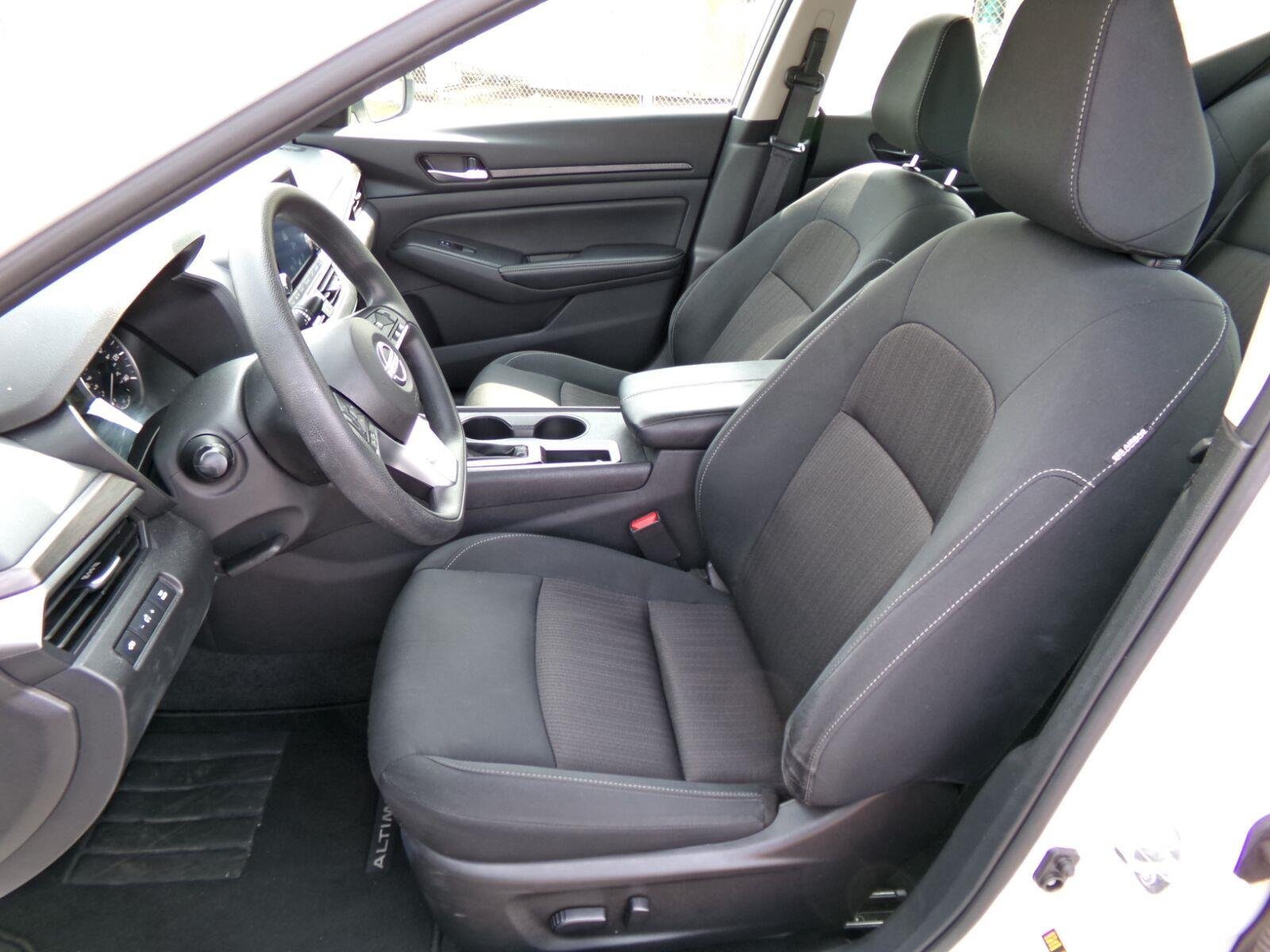 Used 2025 Nissan Altima 2.5 SV FWD image 11