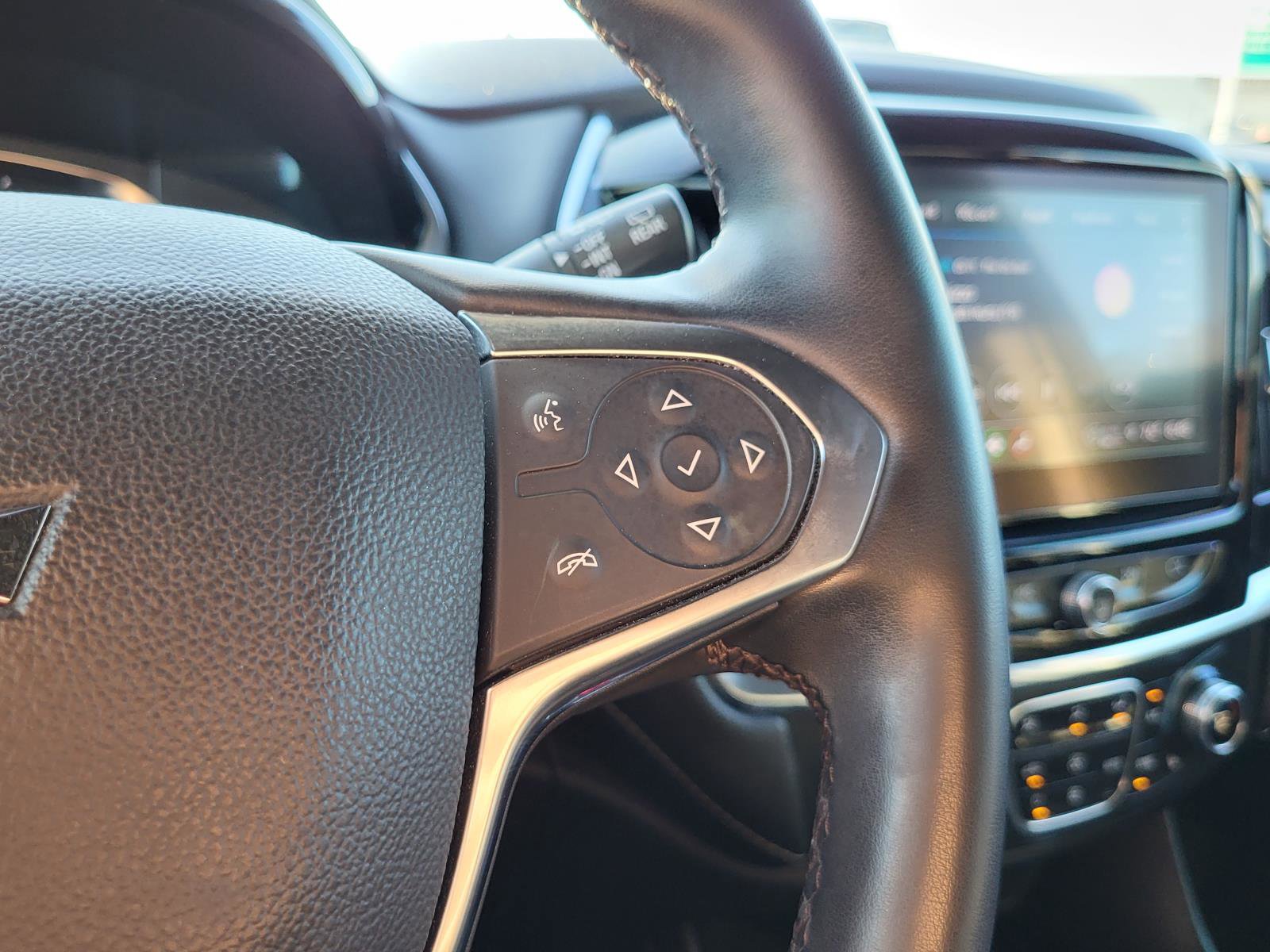 Used 2023 Chevrolet Traverse LT image 23