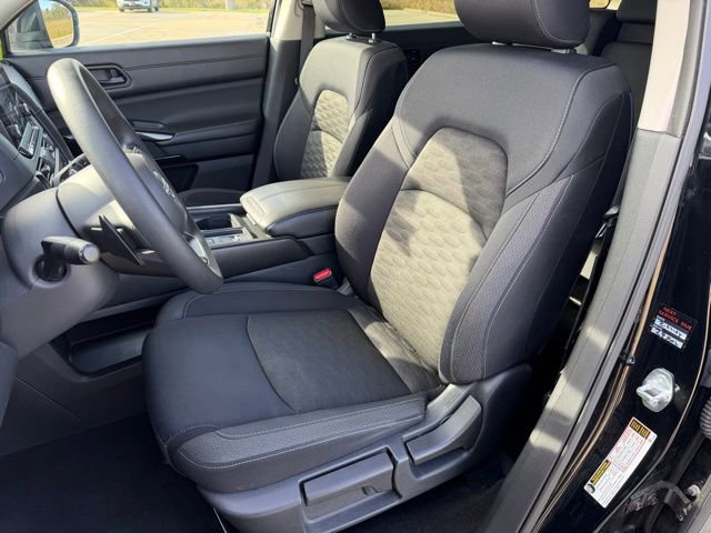 Used 2023 Nissan Pathfinder S image 11