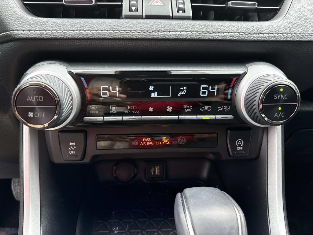 Used 2025 Toyota RAV4 XLE Premium FWD image 29