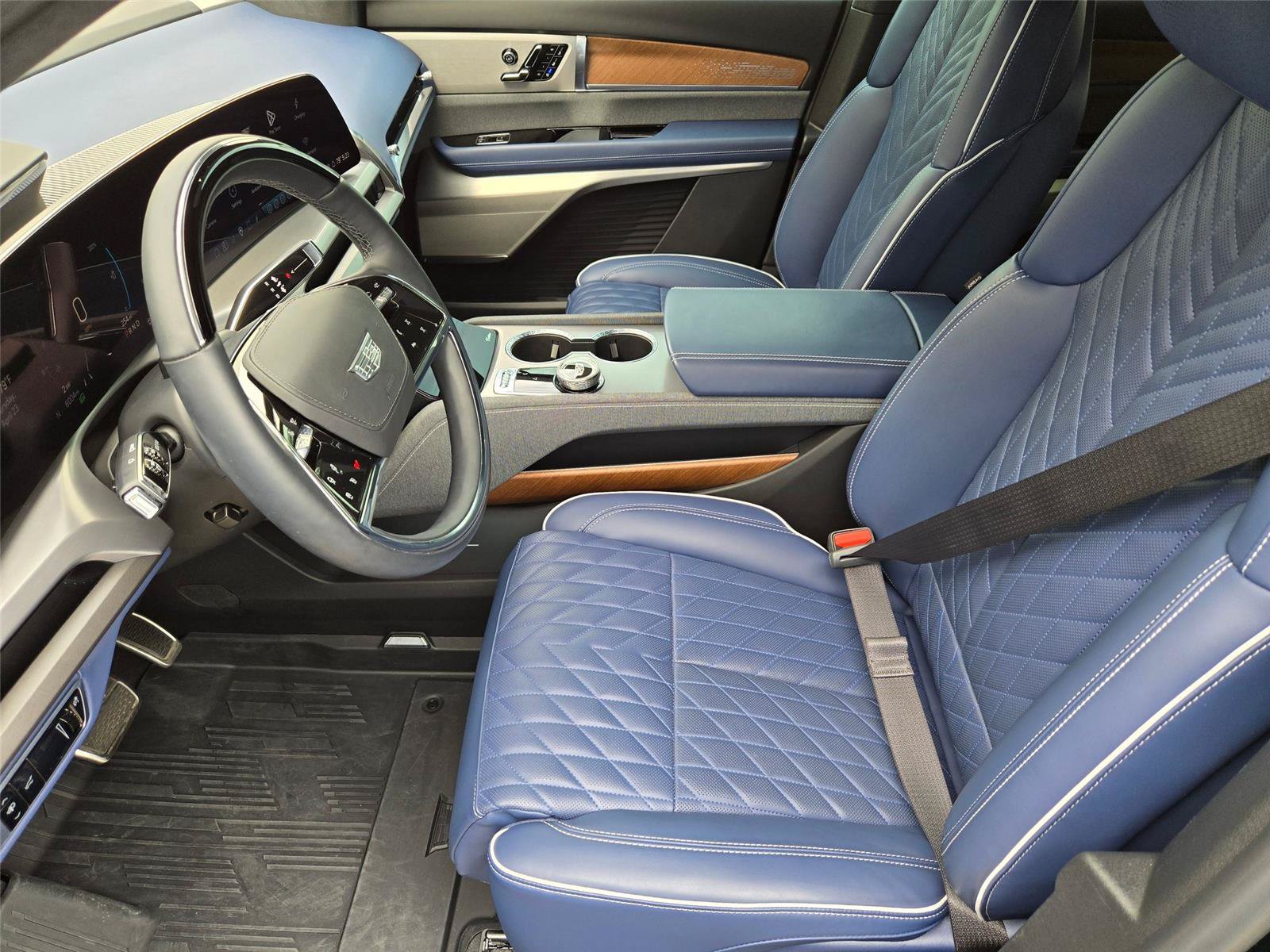 New 2026 Cadillac Vistiq Premium Luxury w/ LPO, Floor Liner Package AWD/4WD image 11
