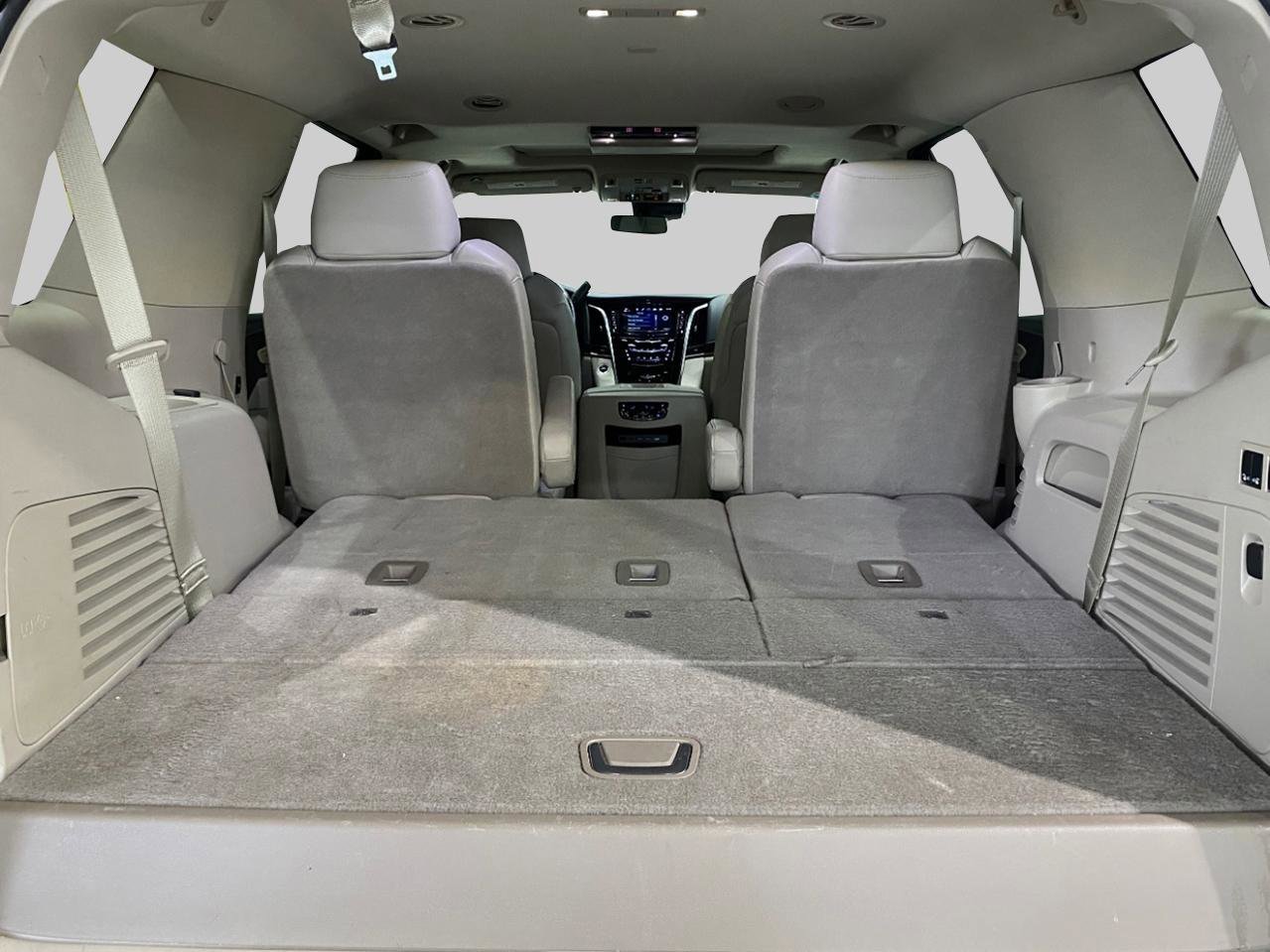 Used 2020 Cadillac Escalade Premium Luxury image 30