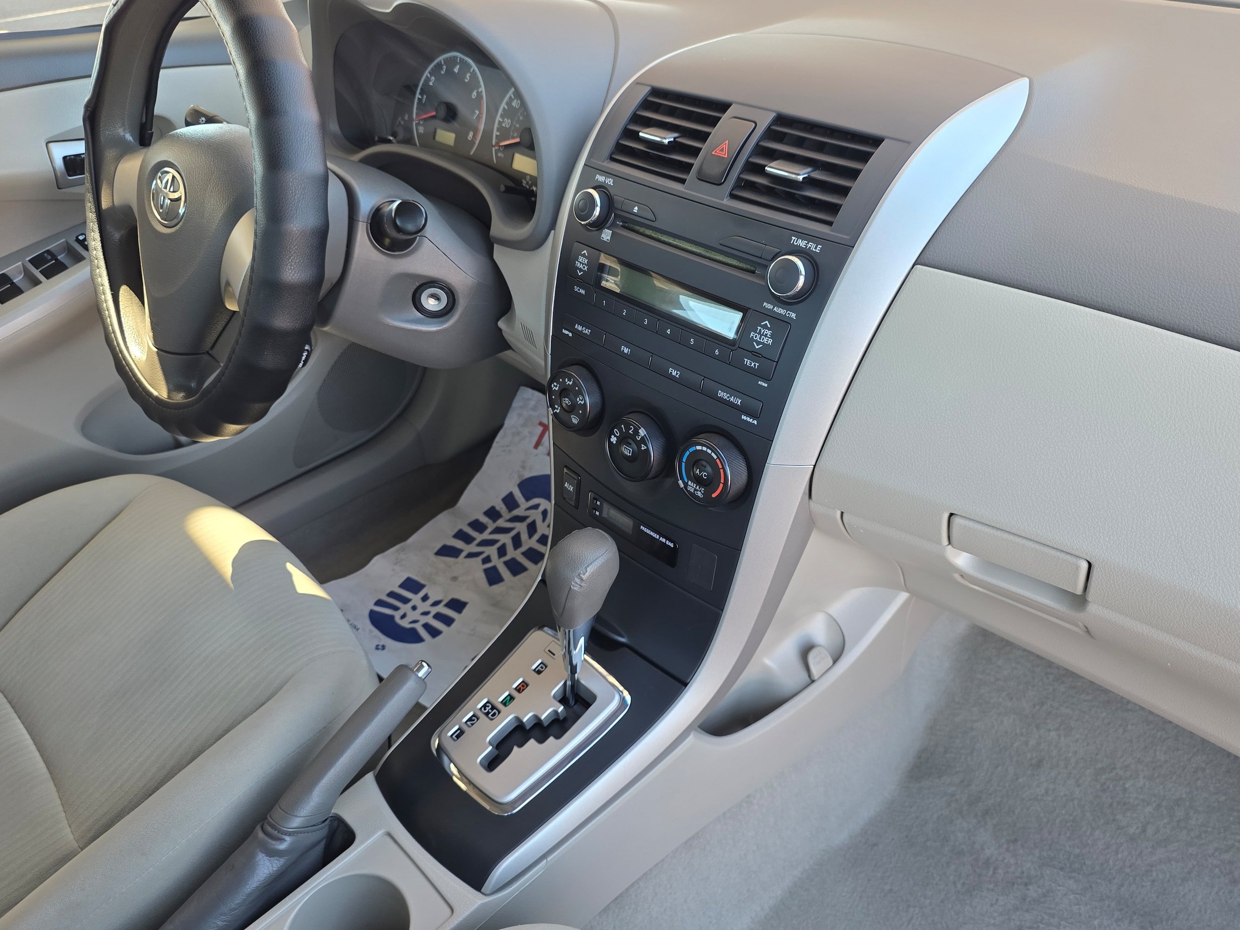 Used 2010 Toyota Corolla LE FWD image 25