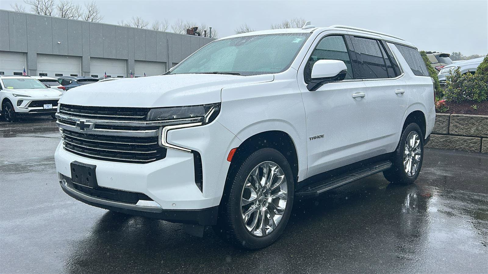 Used 2022 Chevrolet Tahoe LT w/ LT Signature Plus Package AWD/4WD image 3