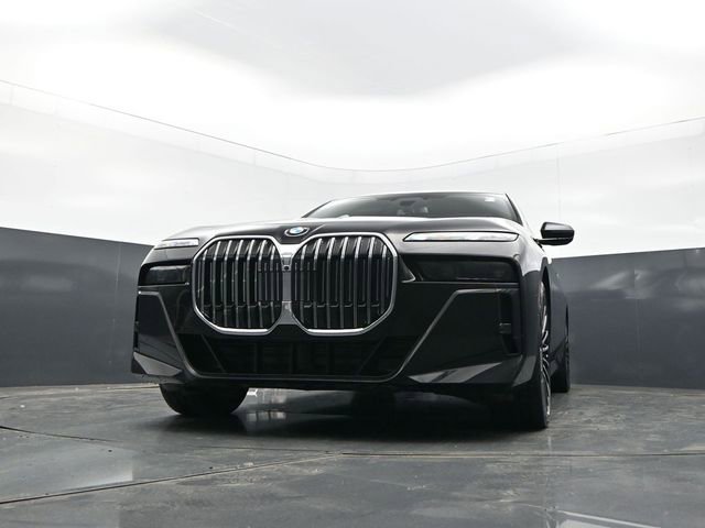 Used 2025 BMW 760i xDrive w/ Executive Package AWD/4WD image 29