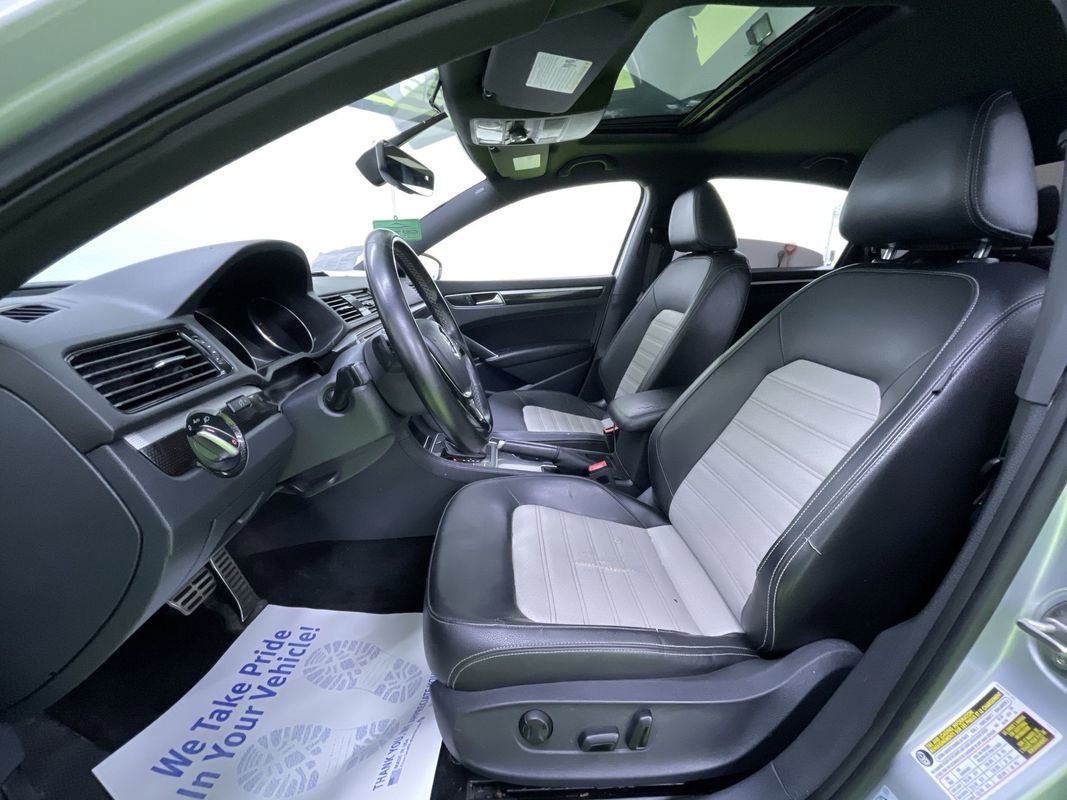 Used 2018 Volkswagen Passat 3.6 image 16