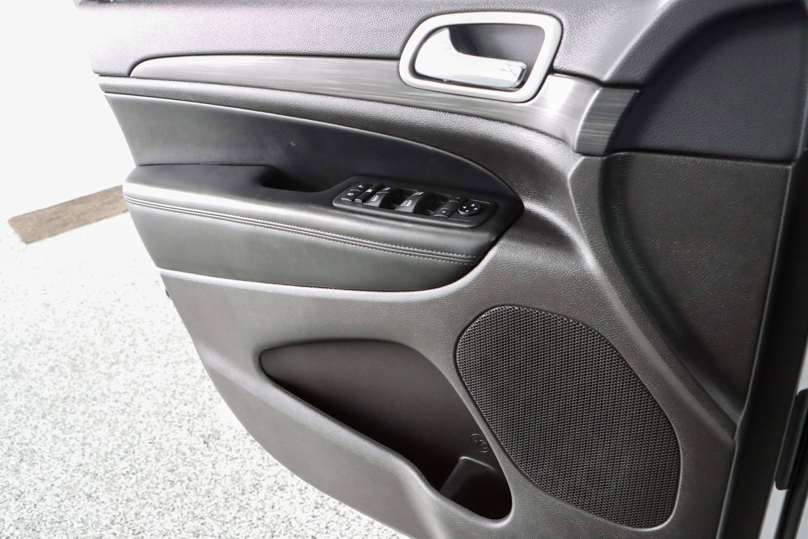 Used 2020 Jeep Grand Cherokee Altitude image 22