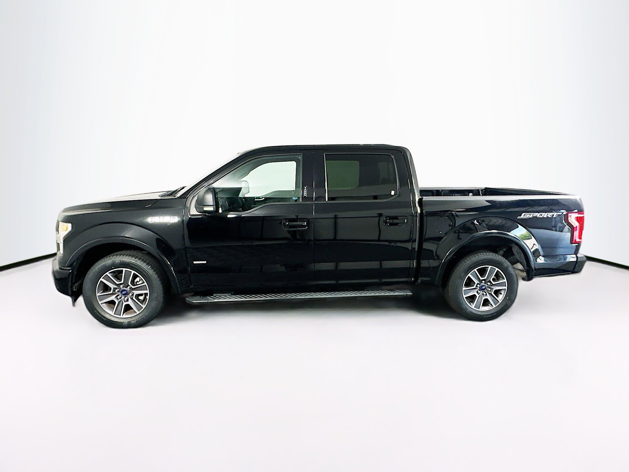 Used 2017 Ford F150 XLT w/ Equipment Group 302A Luxury RWD image 4