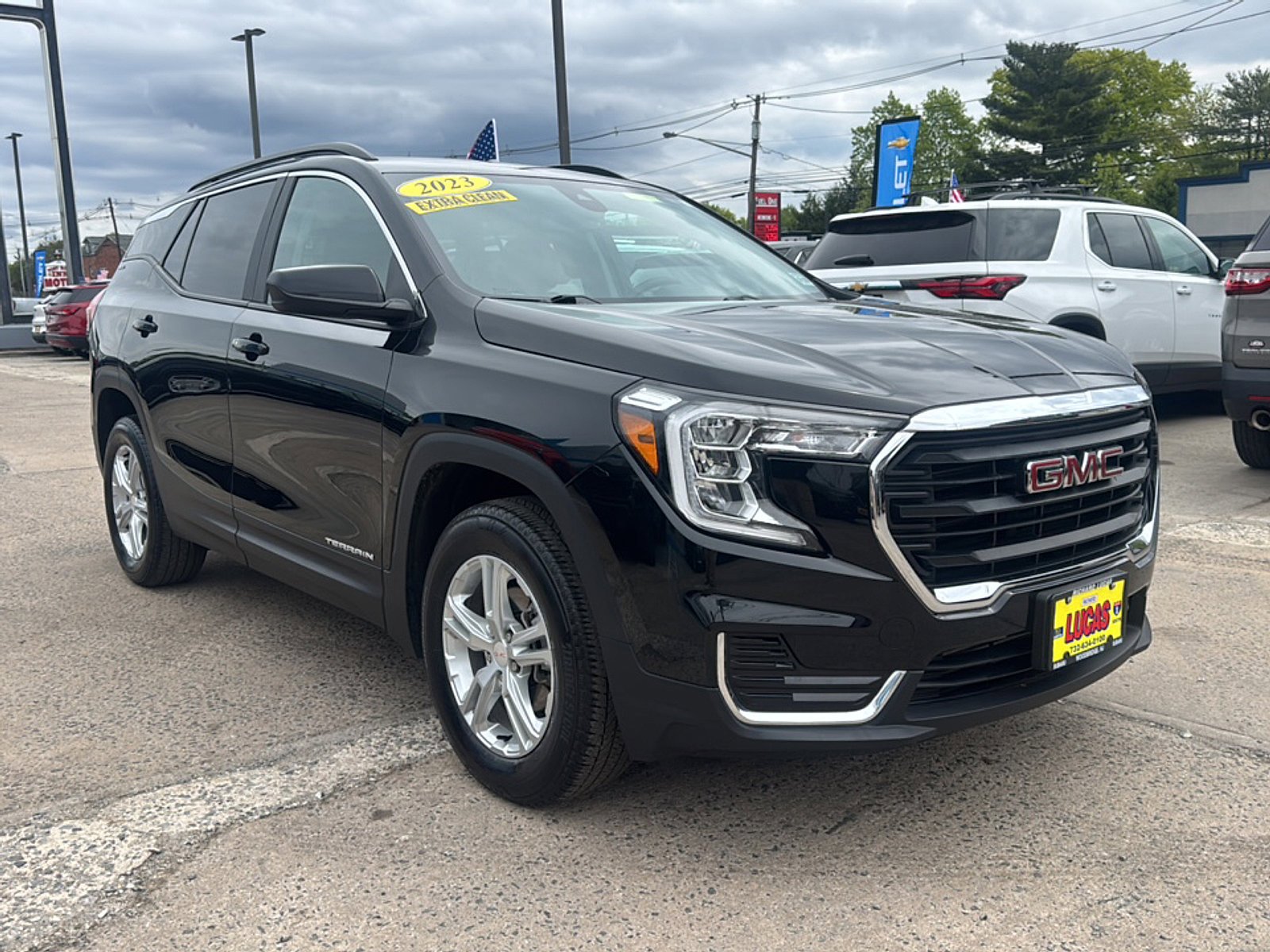 Used 2023 GMC Terrain SLE w/ Driver Convenience Package AWD/4WD image 4