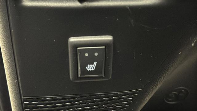 Used 2025 Chrysler Pacifica Limited image 41