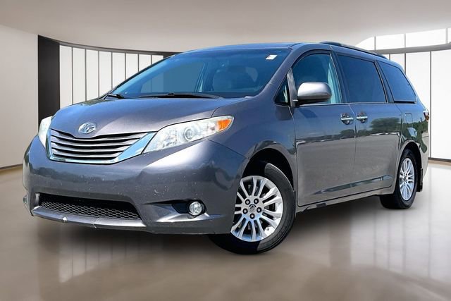 Used 2015 Toyota Sienna XLE w/ XLE Navigation Package image 1