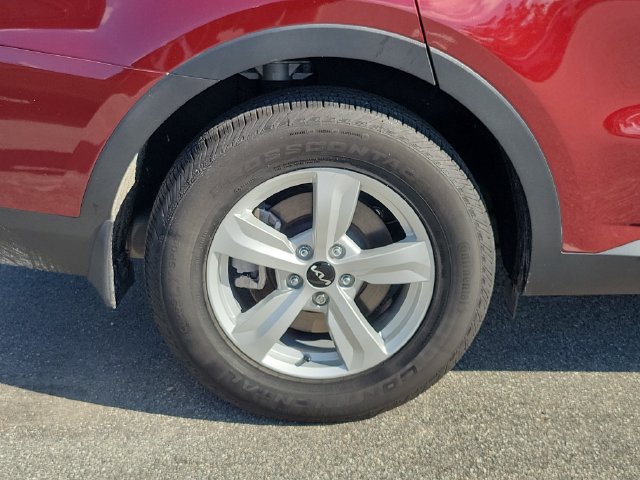 Used 2025 Kia Sorento LX FWD image 7