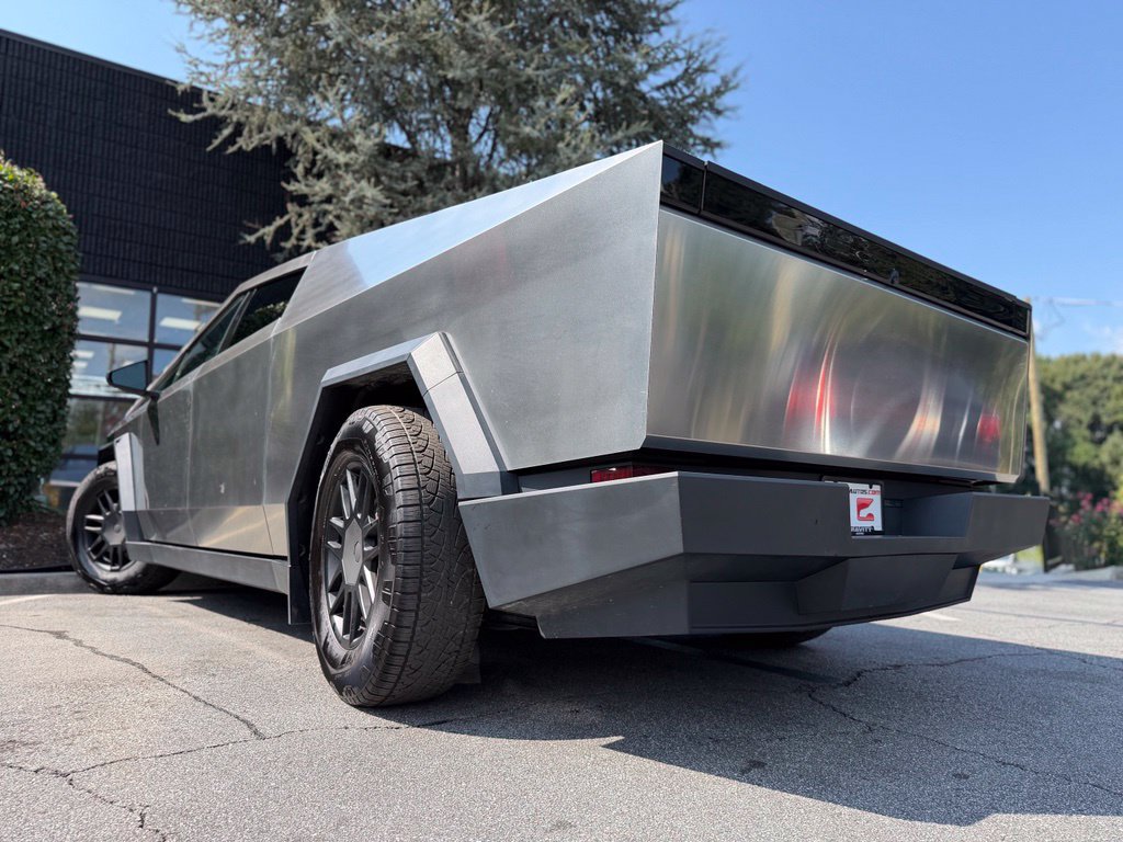 Used 2025 Tesla Cybertruck AWD Crew Cab image 20