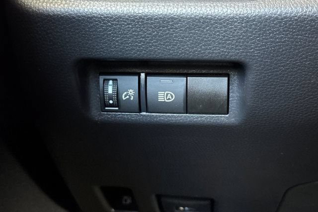 Used 2023 Toyota RAV4 LE AWD/4WD image 30