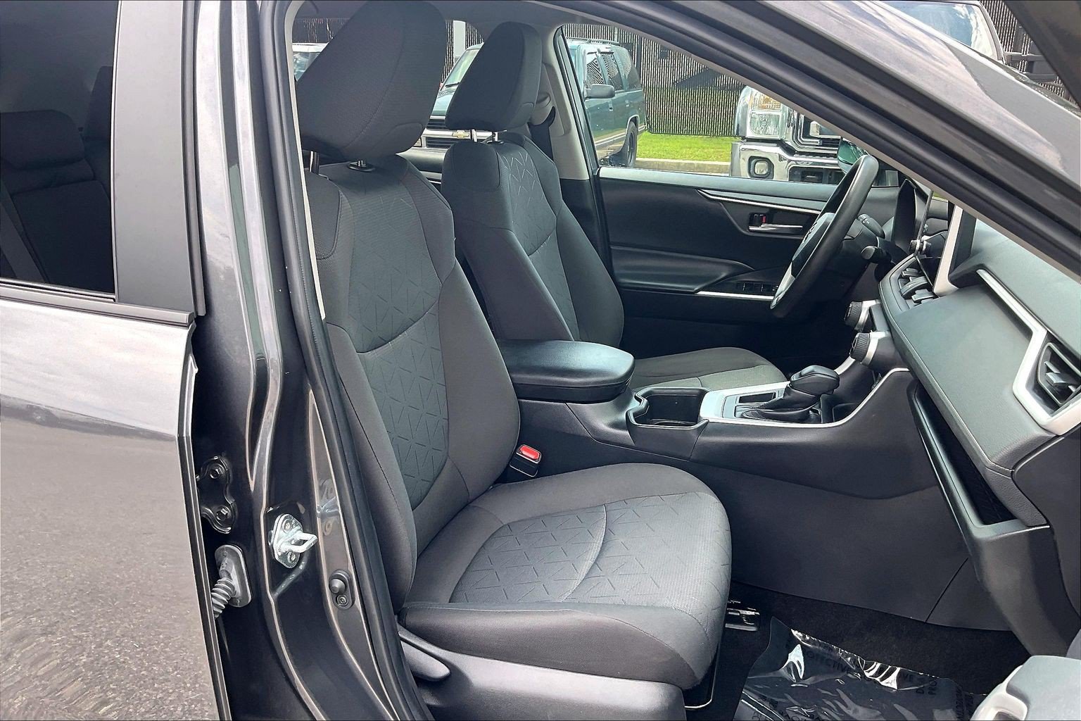 Used 2024 Toyota RAV4 XLE FWD image 9