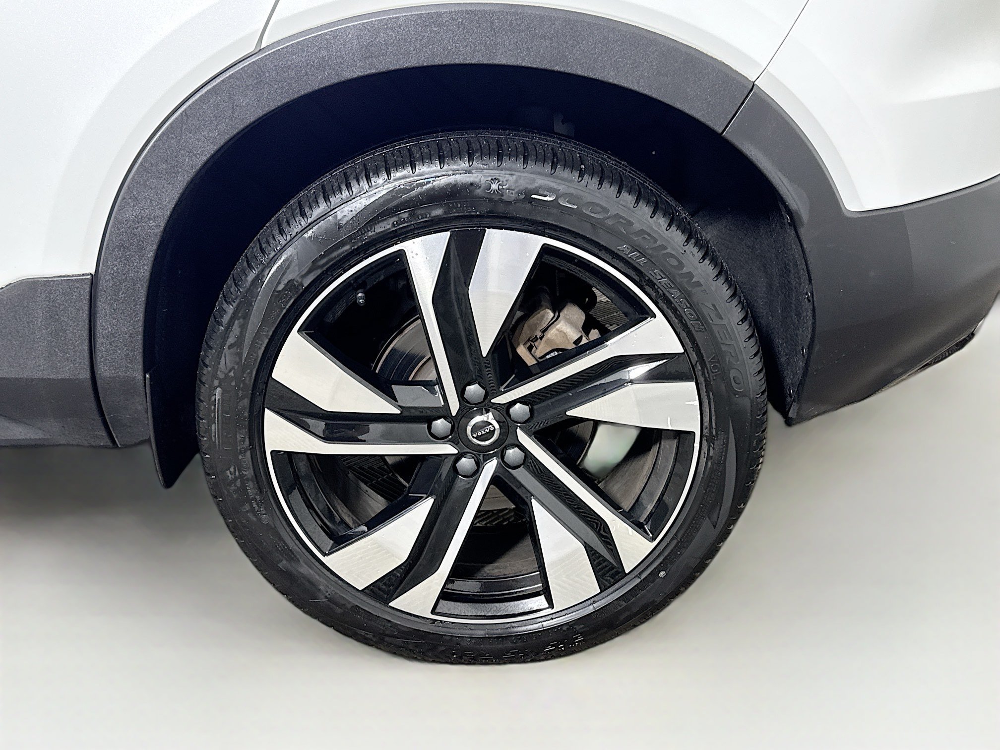 Used 2023 Volvo XC40 B5 Plus w/ Climate Package AWD/4WD image 29