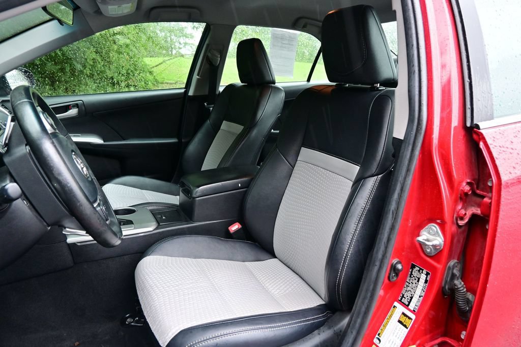 Used 2013 Toyota Camry SE FWD image 14