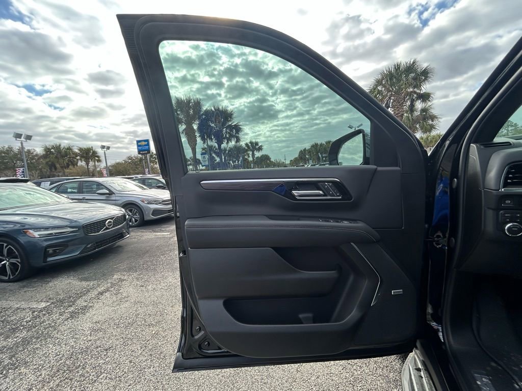 New 2026 Chevrolet Suburban Premier w/ Sun And Tow Package image 27