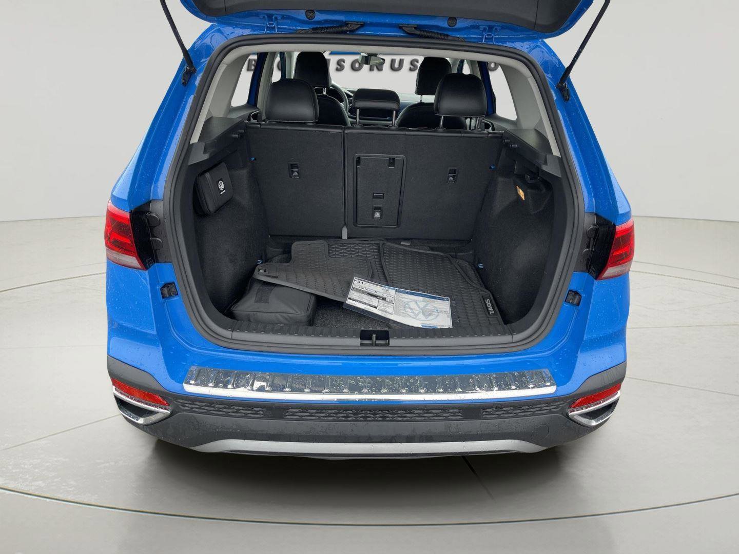 Used 2023 Volkswagen Taos SE w/ Black Wheel Package image 9