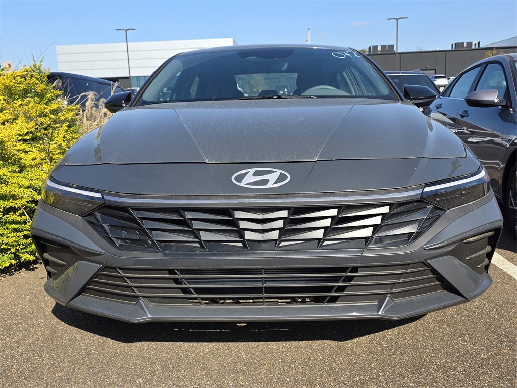 Certified 2025 Hyundai Elantra Sport image 2