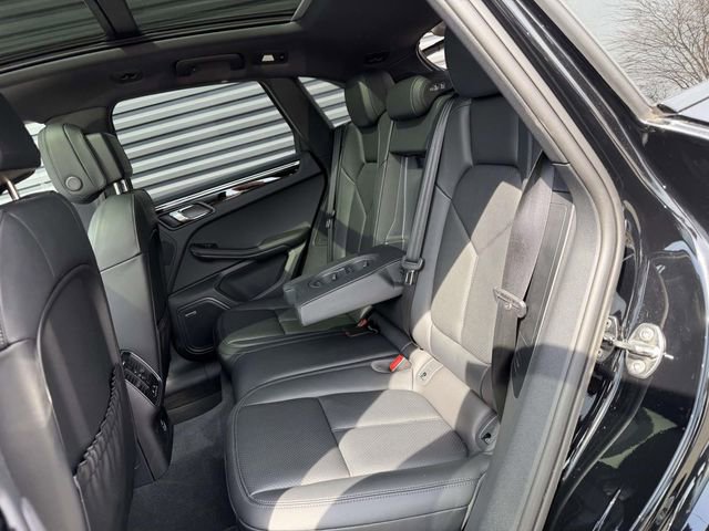 Used 2025 Porsche Macan Turbo image 17