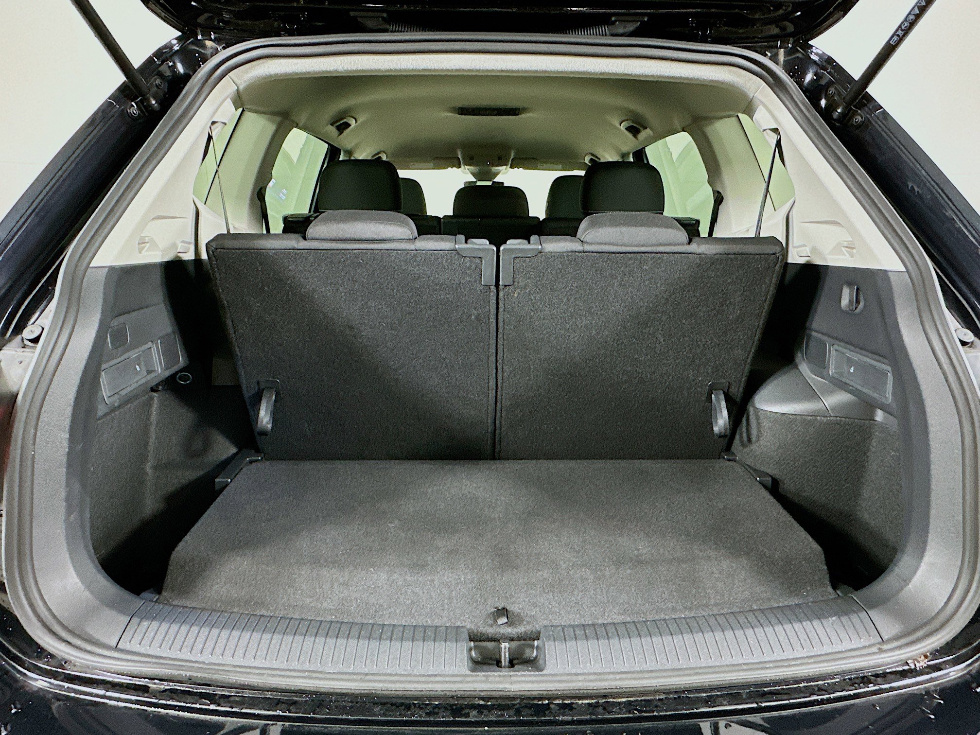 Used 2024 Volkswagen Tiguan S image 29