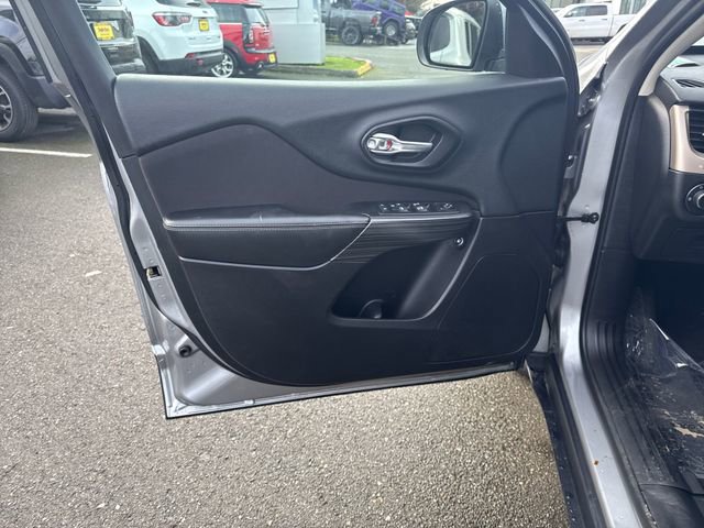 Used 2015 Jeep Cherokee Latitude image 17