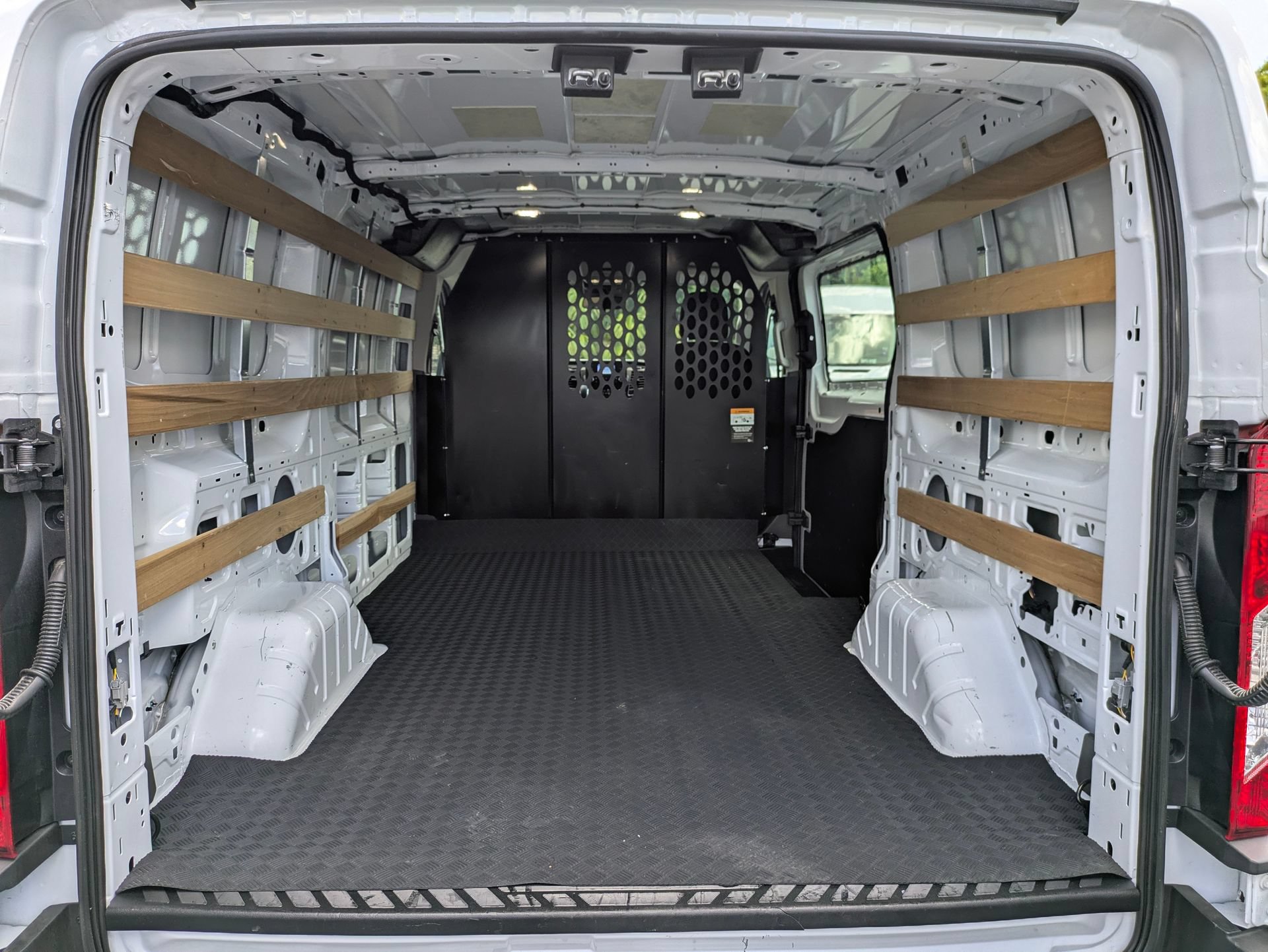 Used 2025 Ford Transit 250 Low Roof w/ Exterior Upgrade Package RWD image 17