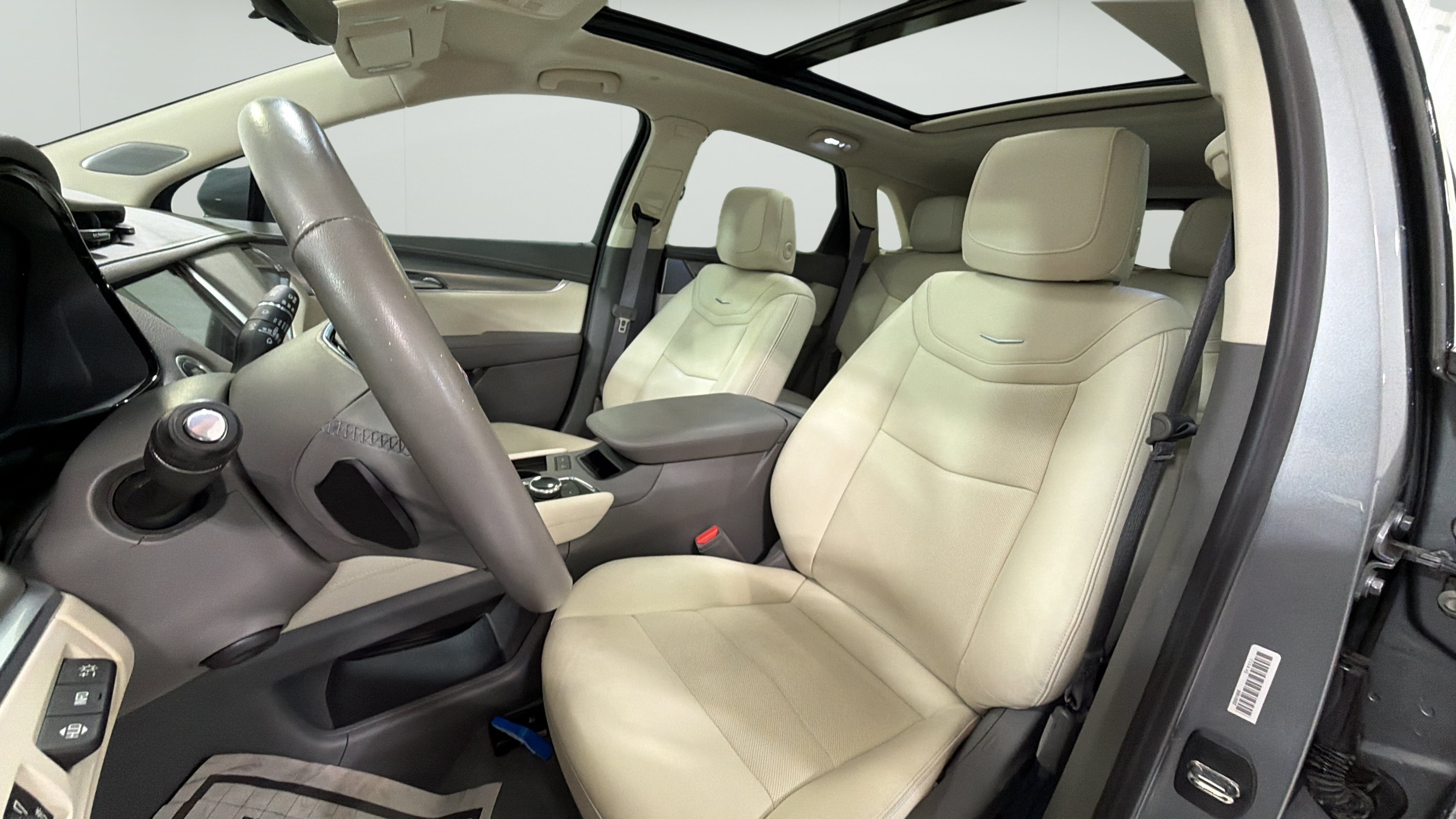 Used 2024 Cadillac XT5 Premium Luxury w/ Technology Package FWD image 9