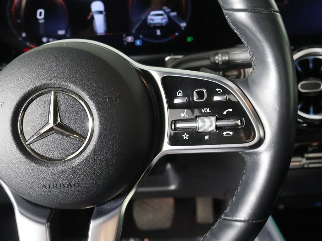 Used 2023 Mercedes-Benz GLB 250 4MATIC w/ Premium Package image 39
