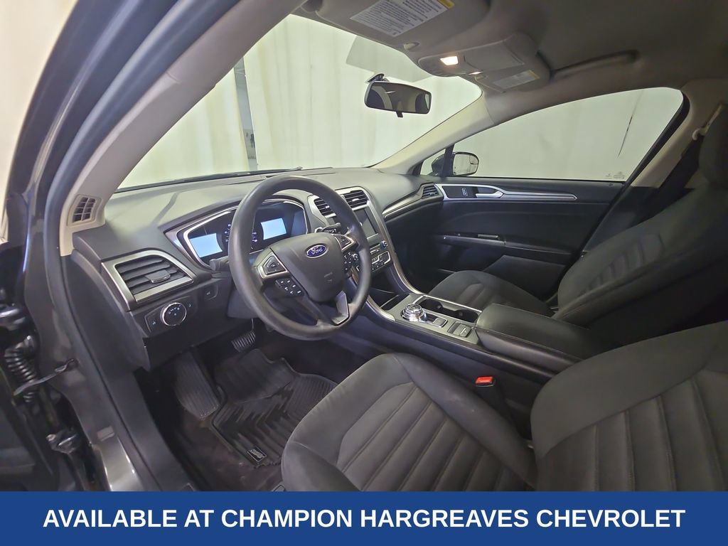 Used 2017 Ford Fusion SE w/ Fusion SE Technology Package FWD image 13
