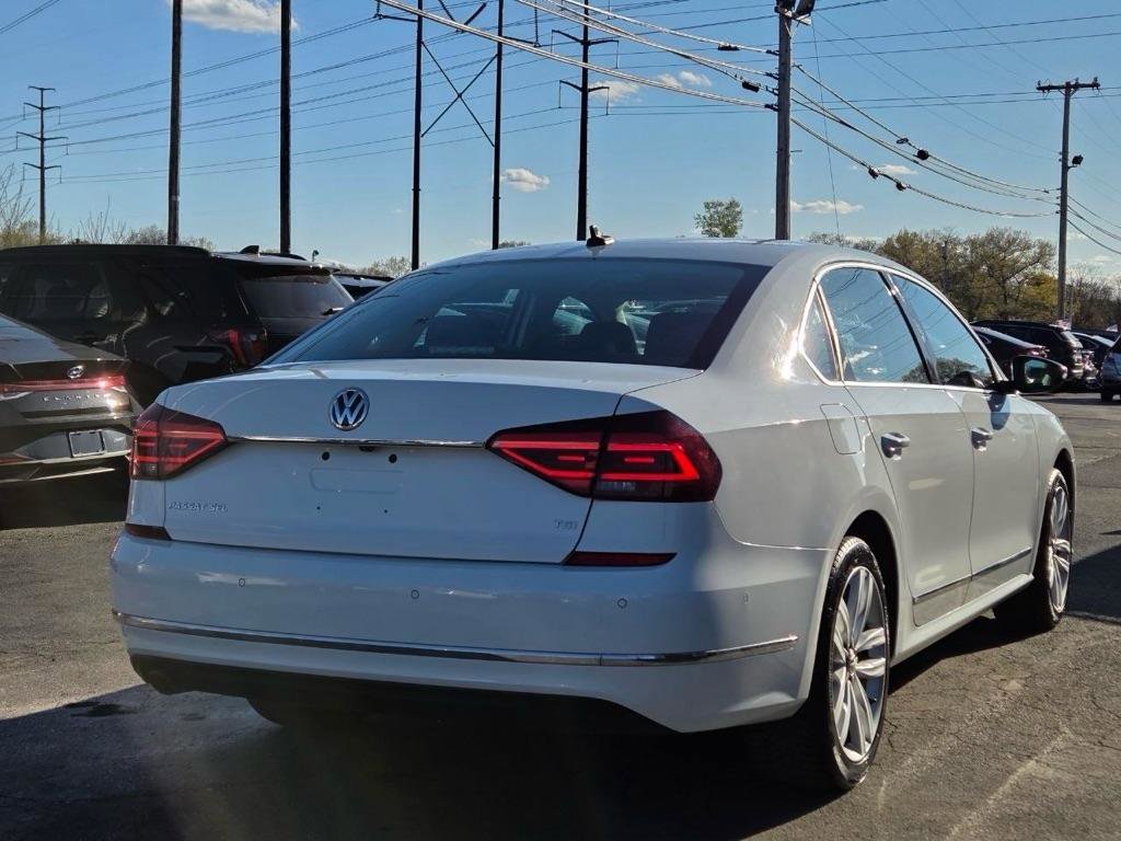 Used 2017 Volkswagen Passat 1.8T SEL Premium FWD image 5
