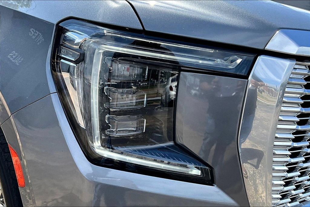 Used 2021 GMC Yukon Denali w/ Denali Premium Package AWD/4WD image 37