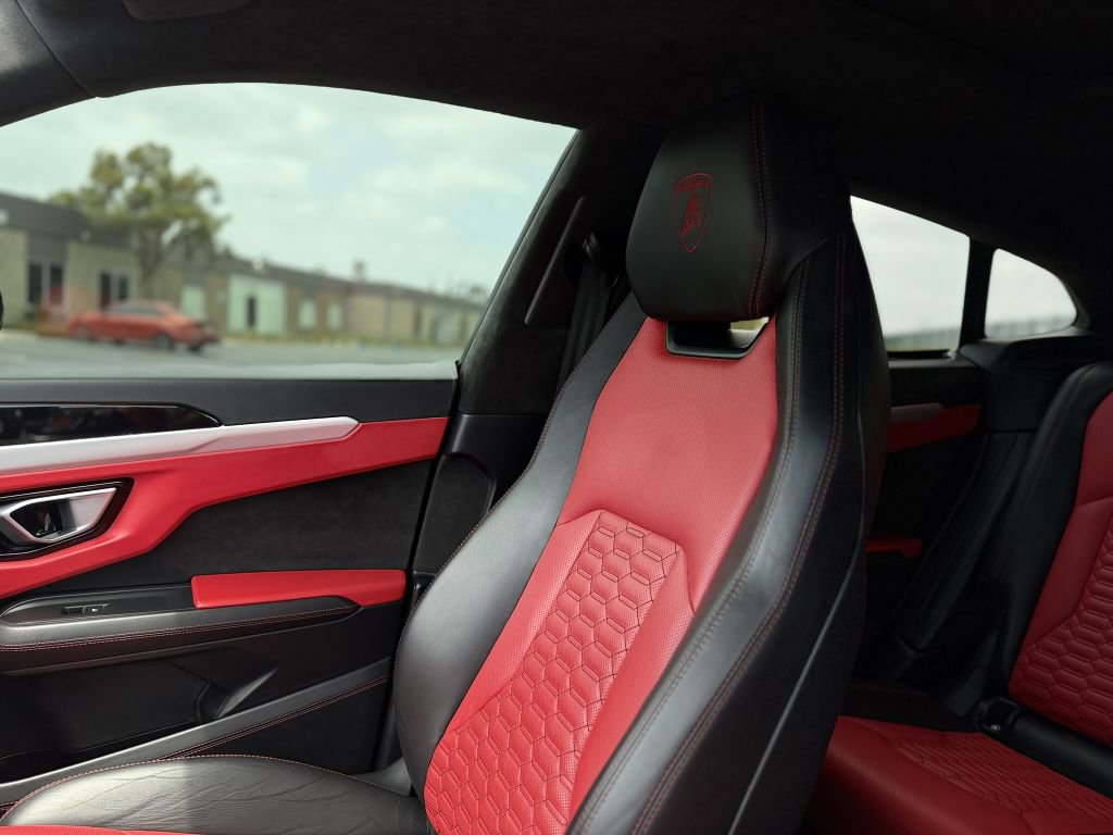 Used 2021 Lamborghini Urus AWD/4WD image 28