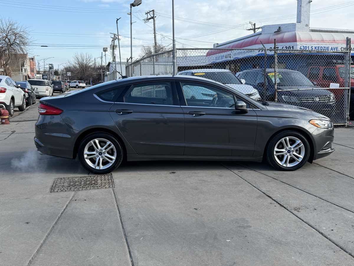 Used 2018 Ford Fusion SE w/ Fusion SE Technology Package image 4