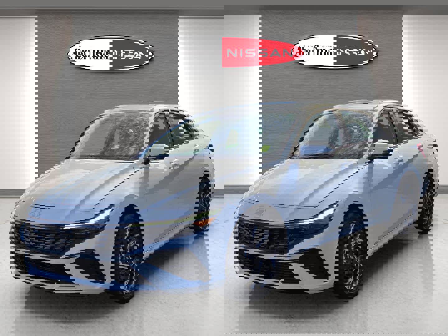 Used 2025 Hyundai Elantra Limited image 3