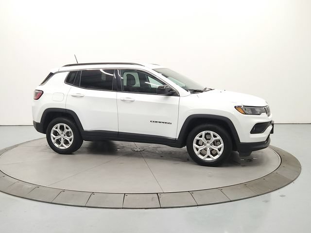 Used 2024 Jeep Compass Latitude AWD/4WD image 9